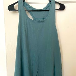 Lululemon Nulu Relaxed Fit Tank. Size 8
